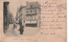 *** 58 *** NEVERS  Rue Du Commerce - TB (tache ) Timbrée - Nevers