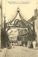 28 NOGENT LE ROI ROUTE DE LORMAYE COMICE AGRICOLE 1910 ARC DE TRIOMPHE PATRIAT TRAVAIL PAIX PROGRES  GROSSE ANIMATION - Nogent Le Roi