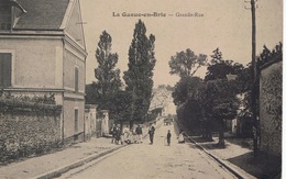 LA QUEUE EN BRIE Grande Rue, Animée CPA - La Queue En Brie