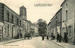 Champtoceaux * Grande Rue Prise à L'ouest * Au Bon Vin D'anjou CHAPEAU épicerie Mercerie * Tabac FRICARD Ou ERICARD - Champtoceaux