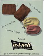 Plaque Publicitaire Carton Années 50  -GANTS " NYL-NETT " Pour "femmes " à La Page - Ménage, Toilette, Lustreuse 21 X 27 - Placas De Cartón