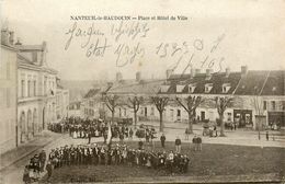 Nanteuil Le Haudoin * Place Et Hôtel De Ville * Fête Cérémonie ? - Nanteuil-le-Haudouin