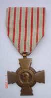 Médaille Bronze Militaire - Croix Du Combattant - Ruban état Moyen Médaille Bon état. - France