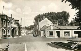 JOUY Hotel De La Providence , Place De L'église  -SM- - Jouy