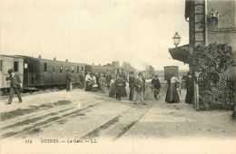 Guines * La Gare * L'arrivée Du Train * Ligne Chemin De Fer Pas De Calais - Guines