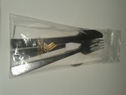 Alt1098 Singapore Airlines Compagnia Aerea Set Posate Cucchiai Forchetta Coltello Tovagliolo Cutlery Coutellerie - Messenwaren