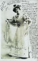 Carte Postale Vers 1900 - Mlle Darrières En Costume Robe De Théatre - Artiste Lyrique   (Photo Reutlinger) - Voor 1900