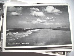 Nederland Holland Pays Bas Ameland Met Wandelaars Op Het Strand - Ameland