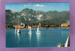 MARINA DI CARRARA  Il Porto E Sullo Sfondo  Alpi Apuane  Le Port Et Sur Le Fond Les Alpes Apuame - Carrara