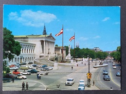 Wien Ringstrasse Parlament/ Oldtimer Autos - Ringstrasse