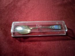 CUILLERE  REGIONALISTE DE COLLECTION   °° SAINT BRIEUC - Spoons