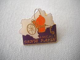 1742 Pin's Pins  Amicale DENIS PAPIN  Automobile Ancêtre - Other & Unclassified