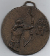 Ancienne Médaille  Métal  Tir à L'arc Sur Cible   Pas De Marque 50 Mm - Boogschieten