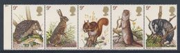 Great Britain 1977 Mi 745 /9  YT 835 /9 SG 1039 /43 Strip ** Hedgehog, Hare, Squirrel, Otter, Badger  British Wildlife - Selvaggina