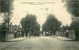 MARNE  AY En CHAMPAGNE  Le Pont Et L'avenue Victor Hugo - Ay En Champagne