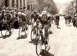 CYCLING / CYCLISME : COURSE DE LA PAIX / PEACE RACE - 1957 - PRAHA / PRAGUE & KARLOVY VARY - REAL PHOTO POSTCARD (af177) - Cycling