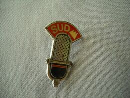 1782 PINS  PIN'S  SUD RADIO                    Micro  Média - Médias