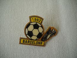 1792 PINS  Pin's     BARCELONE 1992   Football  Ballon Foot - Football