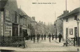 Esbly * Rue Du Chemin De Fer * Le Passage à Niveau * Ligne Seine Et Marne * Commerces Magasins - Esbly