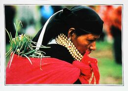 Equateur  Femme Sur Le Marché D'Otavalo Bijou   Années 80s - Equateur