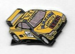 Pin's Sport Automobile PEUGEOT405 Jaune Clair, RACING  SERVICES  Avec Marque  Carburant  ESSO  Et  Pneus  MICHELIN  Voir - Peugeot