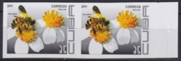 2011.439 CUBA MNH 2011 IMPERFORATED PROOF PAIR 35c ABEJAS BEE FLOWER FLORES - Imperforates, Proofs & Errors