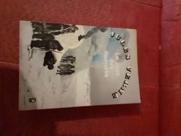 Jules Verne Livre De Poche  Le Pays Des Fourrures - Livre De Poche