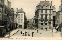 Poitiers * Place Du Palais De Justice - Poitiers