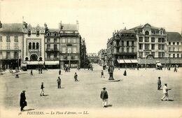 Poitiers * La Place D'armes - Poitiers