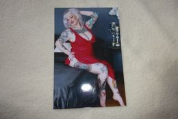 BELLE REPRODUCTION PHOTO...FEMME SEXY....ENROBEE  ET TATOUEE - Pin-ups
