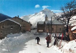 VAL-CENIS - Les Champs - Au Fond La Dent Parrachée - Skieurs - De Lanslebourg à Lanslevillard - Val Cenis