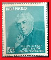 113. INDIA (15P) 1958 STAMP SIR JAGDISH CHANDRA BOSE (BOTANIST & PHYSICIST) . MNH - Ungebraucht