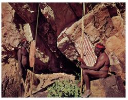 (F 14) Australia - NT - Aborignal Hunter At Uluru (Ayers Rock) - Aborigènes