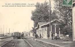 La Fouillouse      42      Intérieur De La Gare. Un Train Venant De St Juste    (voir Scan) - Autres & Non Classés