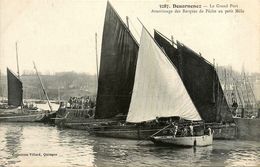 Douarnenez * Le Grand Port * Atterissage Des Barques Et Pêche Au Petit Môle * Bateau Pêcheurs - Douarnenez