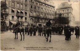 CPA Paris 10e - La Manifestation Du Ier Mai - Devant La Caserne (88004) - Manifestazioni