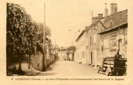 Lusignan * La Rue D'enjambe Et La Communauté Des Souers De La Sagesse * Camion - Lusignan