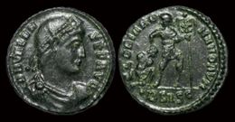 Valens AE3 Emperor Advancing Right - El Bajo Imperio Romano (363 / 476)