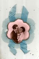 Découpi ,pour Carte Postale ,couple ,tissus ,dentelle , 75 X 115 Mm - Flores