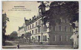 ASCHERSLEBEN - Sachsen-Anhalt - St Katharinenhospital Mit Blick Nach Dem Kriegerdenkmal - Aschersleben