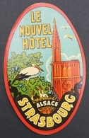 Ancienne étiquette Bagage Malle Valise LE NOUVEL HOTEL STRASBOURG ALSACE Cigogne Old Original Luggage Label - Etiquettes D'hotels