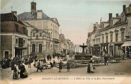 Nogent Le Rotrou * Hôtel De Ville Et La Rue Charonnerie * Fontaine * Café De La Comédie * Au Printemps - Nogent Le Rotrou