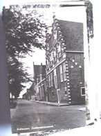 Nederland Holland Pays Bas Enkhuizen Met Straat Met Zuiderzeemuseum - Enkhuizen