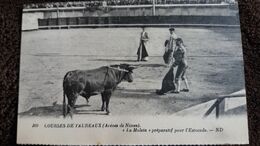 CPA COURSES DE TAUREAUX ARENES DE NIMES LA MULETA PREPARATIF POUR L ESTOCADE 109  ND ED LEVY - Stieren