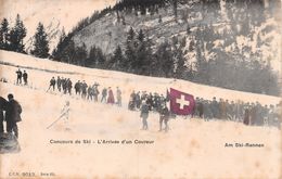 Concours De Ski - L'Arrivée D'un Coureur - Am Ski-Rennen - Drapeau Suisse - Sport D'Hiver - - Port