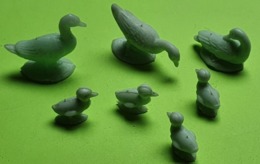 Lot 7 Figurines Jouet CANARDS - Publicité BONUX - Environ 3.5 X 2.5 Cm Max -Matière Plastique-Etat D'usage - Années 1970 - Birds - Ducks