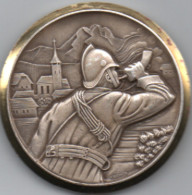 Médaille Soldat Sonnant Le Cor   Signée Kramer   45 Mm - Other & Unclassified