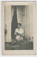 Delcampe - Jeune Femme à Sa Fenêtre Bressuire - Bressuire