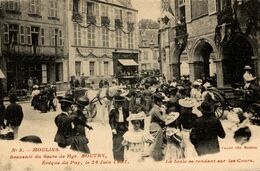 03-MOULINS-SOUVENIR DU SACRE DE Mgr BOURTYEVÊQUE DU PUY LE 24 JUIN 1907 , LA FOULE SE RENDANT SUR LES COURS - Moulins