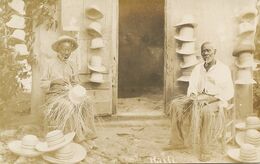 Real Photo Hat Makers . Fabricants De Chapeaux .  Vannerie . Dos Non Carte Postale . No Postcard Back - Haïti